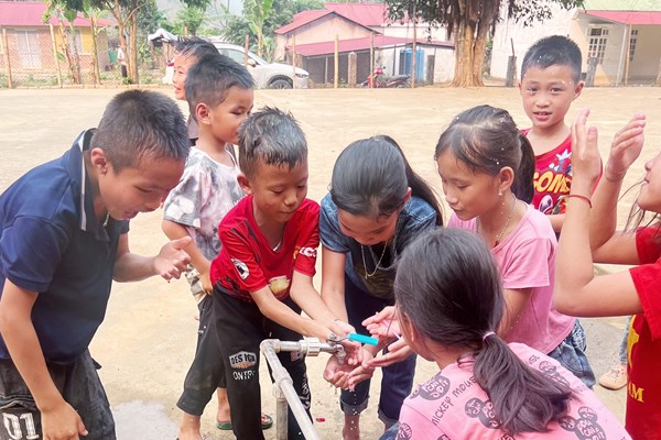 Nước sạch cho phụ nữ và trẻ em Sơn La - Anh 2