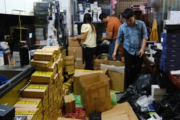 Triệt phá đường dây lừa bán điện thoại giá rẻ với hơn 7.000 bị hại - Anh 2