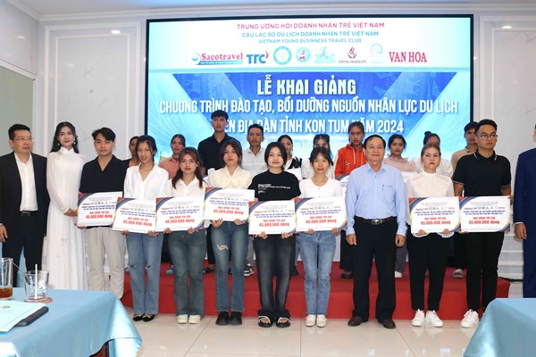 Khai giảng Chương trình đào tạo, bồi dưỡng nguồn nhân lực du lịch trên địa bàn tỉnh Kon Tum 2024 - Anh 8