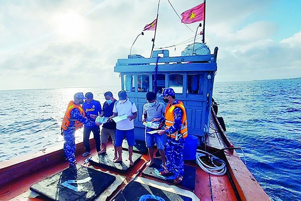 Khai thác thủy sản không có Giấy phép bị phạt tới 100 triệu đồng - Anh 1
