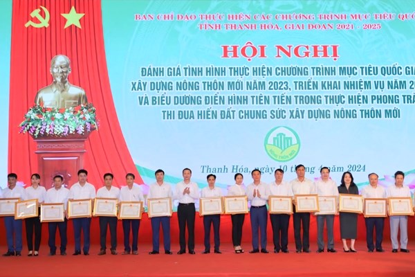 Trong 3 năm người dân Thanh Hóa hiến gần 1,5 triệu m2 đất xây dựng nông thôn mới - Anh 1