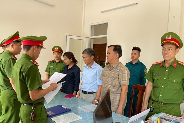 Khởi tố 3 bị can nguyên Trưởng phòng GD&ĐT ở Quảng Nam - Anh 1