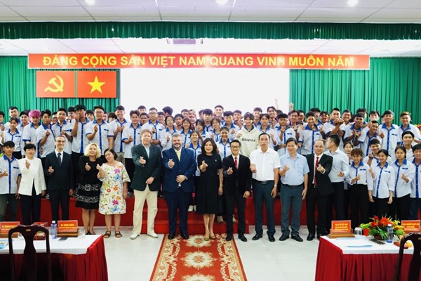 Trường Đại học TDTT TP.HCM tăng cường hợp tác về hoạt động nghiên cứu khoa học - Anh 5