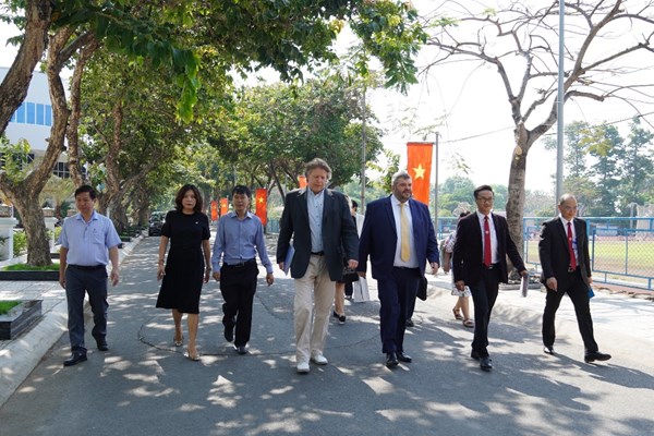 Trường Đại học TDTT TP.HCM tăng cường hợp tác về hoạt động nghiên cứu khoa học - Anh 4