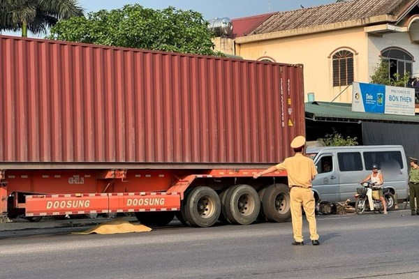 Va chạm giao thông, một thanh niên đi xe máy thiệt mạng - Anh 1