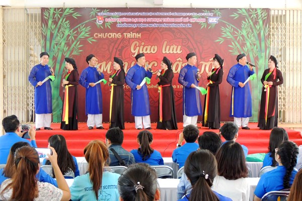 Giáo dục thẩm mỹ cho người trẻ vẫn chưa thực sự được quan tâm? - Anh 3