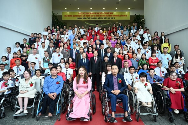 Biểu dương 368 người khuyết tật, trẻ mồ côi, người bảo trợ tiêu biểu toàn quốc - Anh 3