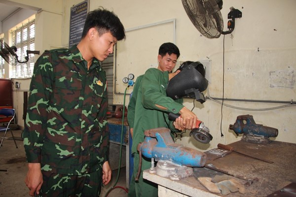 Khánh Hòa: Đẩy mạnh công tác đào tạo nghề cho thanh niên hoàn thành nghĩa vụ - Anh 2