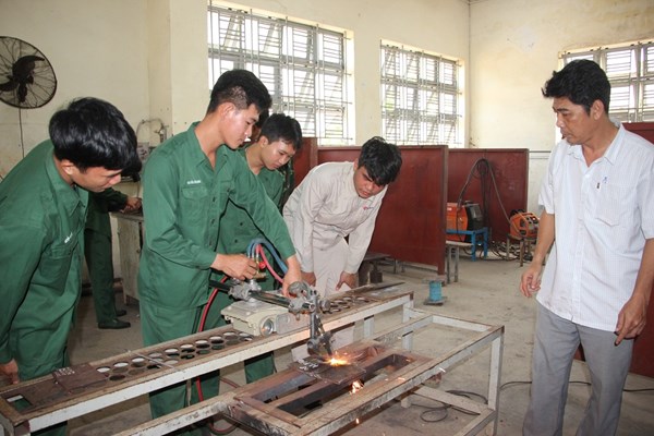 Khánh Hòa: Đẩy mạnh công tác đào tạo nghề cho thanh niên hoàn thành nghĩa vụ - Anh 3