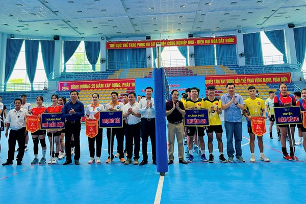 Khởi tranh Giải bóng chuyền nam - nữ tỉnh Bình Dương 2024 - Anh 1
