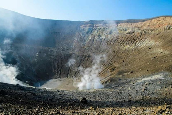 Đảo Vulcano của Ý ra lệnh sơ tán sau khi núi lửa có dấu hiệu hoạt động - Anh 1