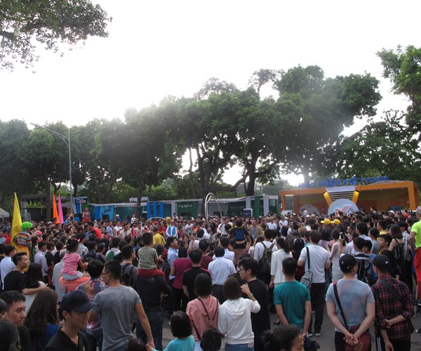 Lần đầu tiên diễu hành nghệ thuật xiếc trên tuyến phố đi bộ Thủ đô - Anh 7