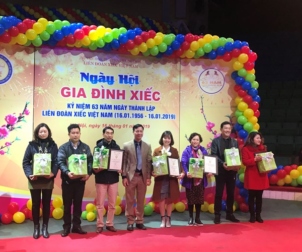 Hội ngộ xúc động của các thế hệ nghệ sĩ xiếc Việt Nam - Anh 3