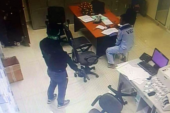 Hai nghi phạm cướp táo bạo trạm thu phí chỉ trong 6 phút - Anh 1