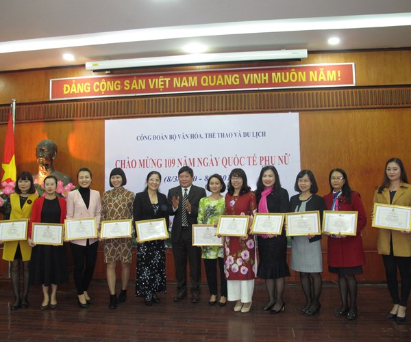 Công đoàn Bộ VHTTDL kỷ niệm 109 năm ngày Quốc tế phụ nữ 8.3 - Anh 2