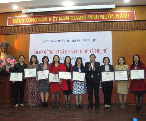 Công đoàn Bộ VHTTDL kỷ niệm 109 năm ngày Quốc tế phụ nữ 8.3 - Anh 3