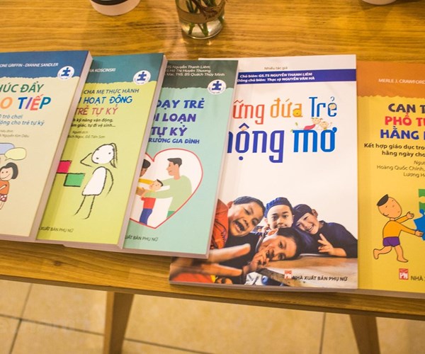 Cẩm nang giúp các bậc phụ huynh chăm sóc và dạy trẻ tự kỷ - Anh 2