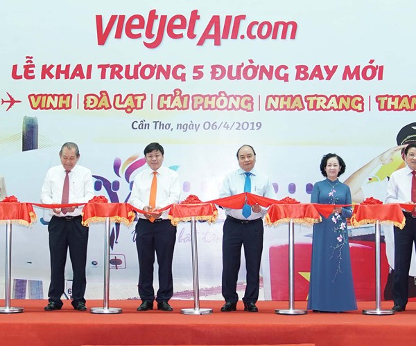 Thủ tướng chứng kiến Vietjet khai trương 5 đường bay mới đi, đến Cần Thơ - Anh 1