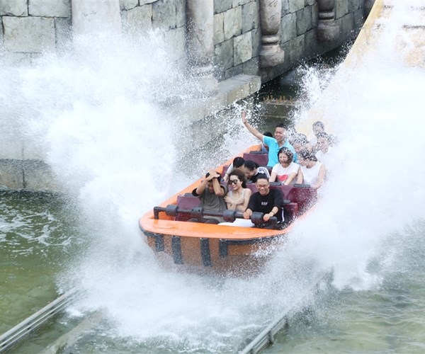 10.000 ly trà sữa miễn phí dành tặng du khách mua vé chơi công viên Rồng tại Hạ Long - Anh 3