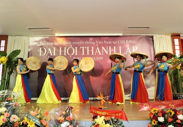 Gìn giữ và phát triển nghệ thuật truyền thống Việt Nam tại Đức - Anh 2