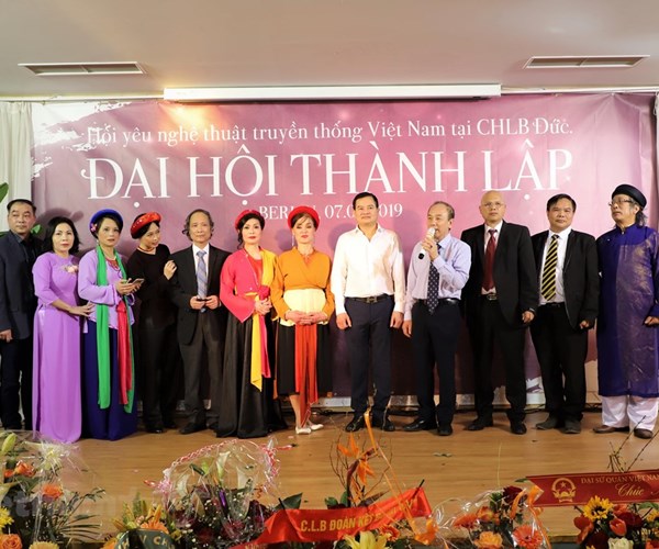 Gìn giữ và phát triển nghệ thuật truyền thống Việt Nam tại Đức - Anh 1