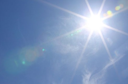 Thời tiết ngày 11.4: Bắc và Trung Bộ nắng nóng gay gắt, lên tới 40oC - Anh 1