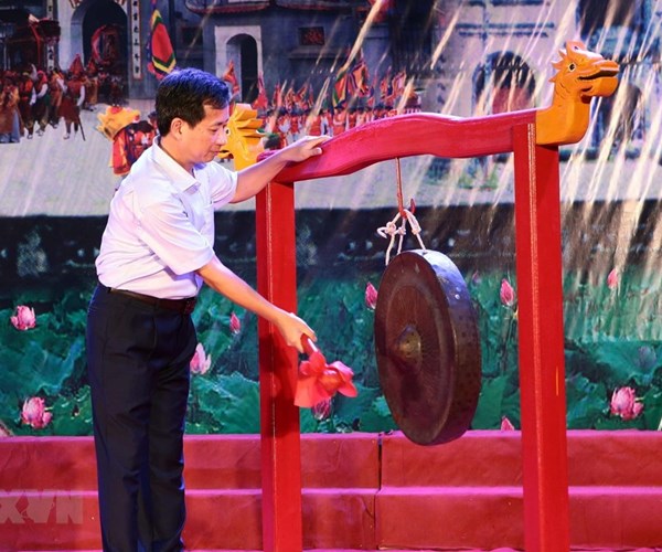 Tái hiện khung cảnh tấp nập