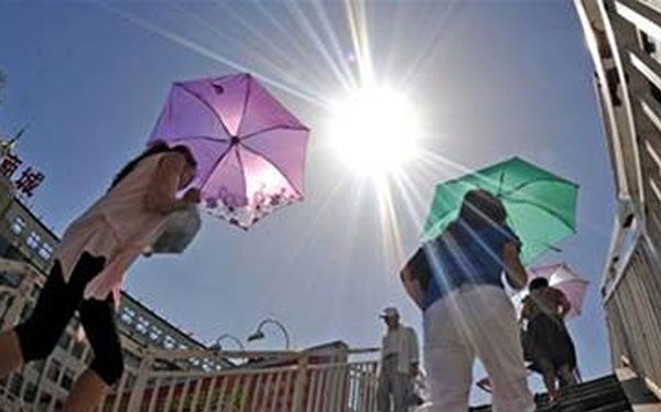 Thời tiết ngày 18.4: Bắc và Trung Bộ tăng nhiệt, nắng nóng diện rộng xuất hiện từ ngày mai - Anh 1