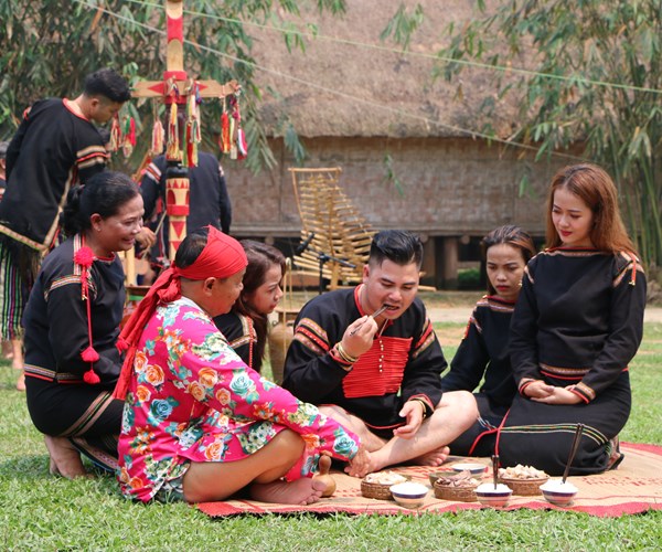 “Bản hoà âm đa sắc” tại Ngôi nhà chung các dân tộc VN - Anh 5