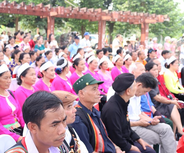 “Bản hoà âm đa sắc” tại Ngôi nhà chung các dân tộc VN - Anh 2