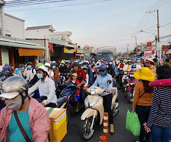 Ùn tắc giao thông tại TP.HCM các dịp lễ: Chuyện muôn thuở - Anh 2