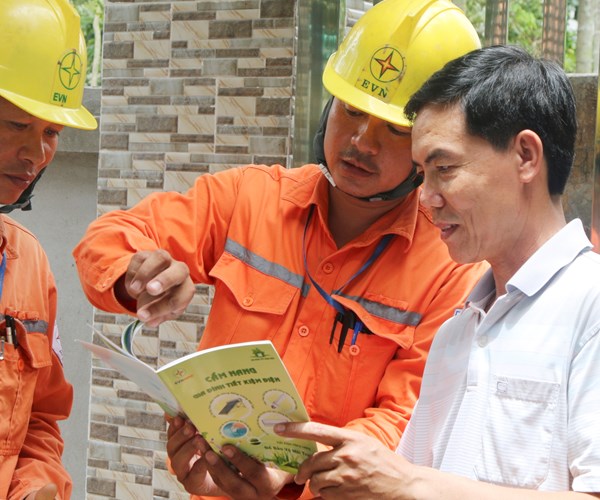 Lập 3 đoàn kiểm tra thực hiện tăng giá điện - Anh 1