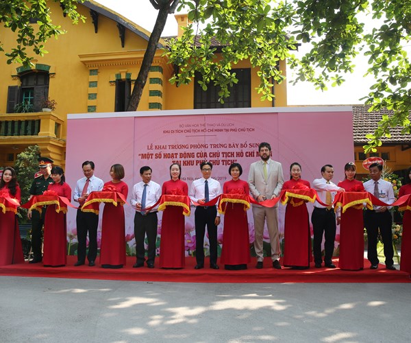 Khai trương Phòng trưng bày “Một số hoạt động của Chủ tịch Hồ Chí Minh tại Phủ Chủ tịch” - Anh 1