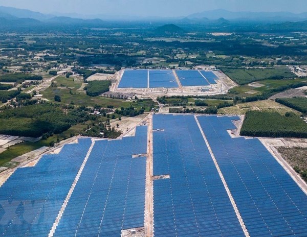Nhà máy điện Mặt Trời đầu tiên tại Bình Định hòa lưới điện quốc gia - Anh 1