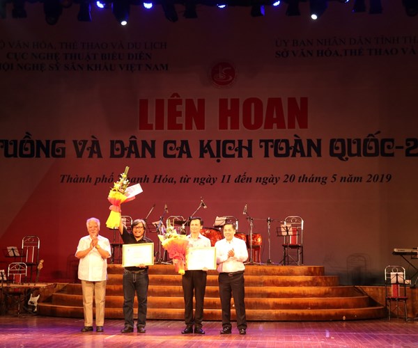 Bế mạc Liên hoan Tuồng và dân ca kịch toàn quốc 2019: Lửa nghề vẫn cháy... - Anh 1