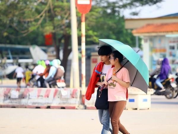Thời tiết đêm 23 ngày 24.5: Nắng nóng diện rộng xuất hiện ở Bắc Bộ và Trung Bộ - Anh 1