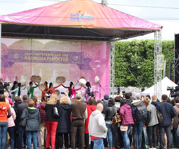 Ấn tượng văn hoá Việt tại lễ kỷ niệm 316 năm thành lập thành phố St.Petersburg - Anh 1