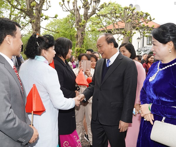 Thủ tướng nói chuyện với bà con kiều bào tại Thụy Điển - Anh 1