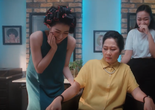 Á hậu Tú Anh khiến cư dân mạng 