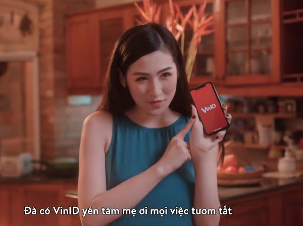 Á hậu Tú Anh khiến cư dân mạng 