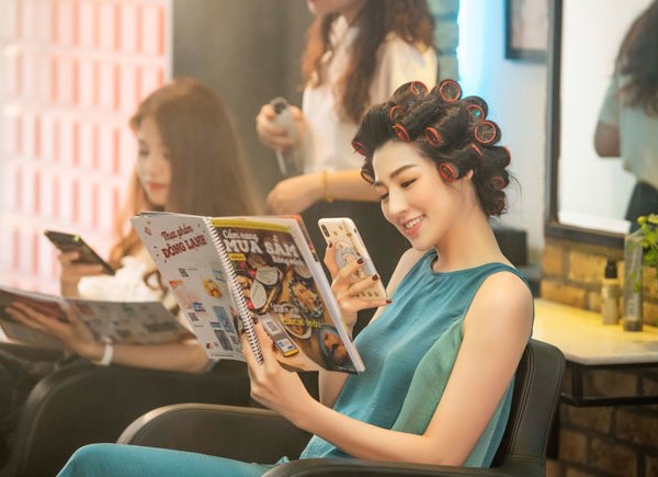 Á hậu Tú Anh khiến cư dân mạng 