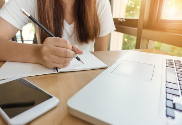 Chuyên gia tâm lý dạy bạn cách giải quyết nỗi lo trước kỳ thi đại học - Anh 1