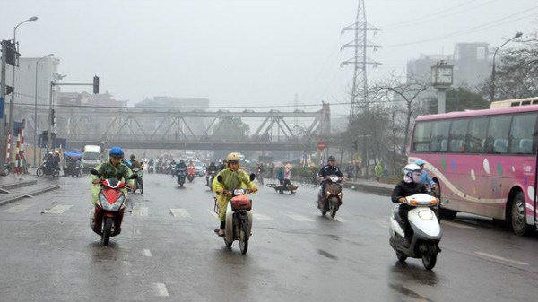 Thời tiết ngày 30.5: Hà Nội mưa dông diện rộng, đề phòng lốc, sét và gió giật mạnh - Anh 1