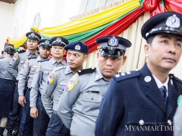 Myanmar bắt giữ cảnh sát đánh tráo ma túy trị giá gần 1 triệu USD - Anh 1