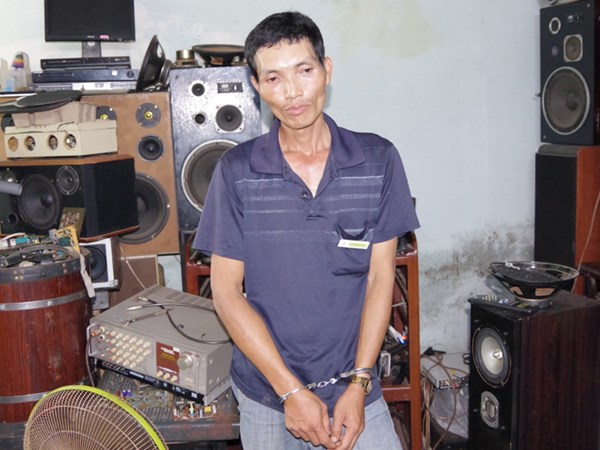 Bắt đối tượng mua bán trái phép chất ma túy có hung khí - Anh 1