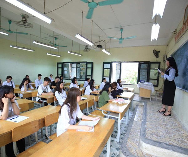 Hôm nay, gần 900.000 thí sinh làm thủ tục dự thi THPT quốc gia 2019 - Anh 7