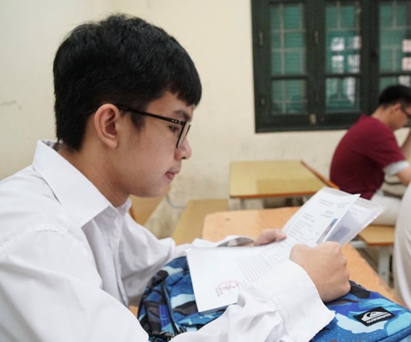 Hôm nay, gần 900.000 thí sinh làm thủ tục dự thi THPT quốc gia 2019 - Anh 9