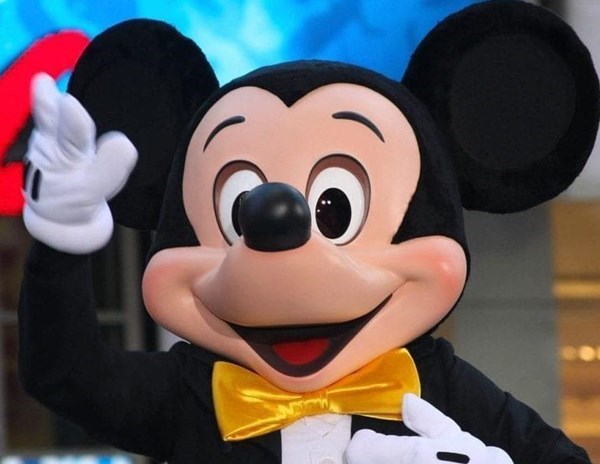 Cuốn hút bảo tàng về chú chuột Mickey trẻ mãi không già - Anh 1