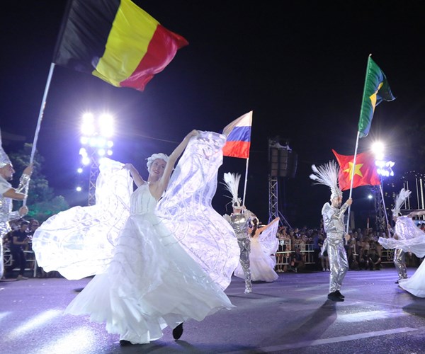 Le hoi carnival duong pho– DIFF 2019- dem thu 5 cuong nhiet - Anh 6