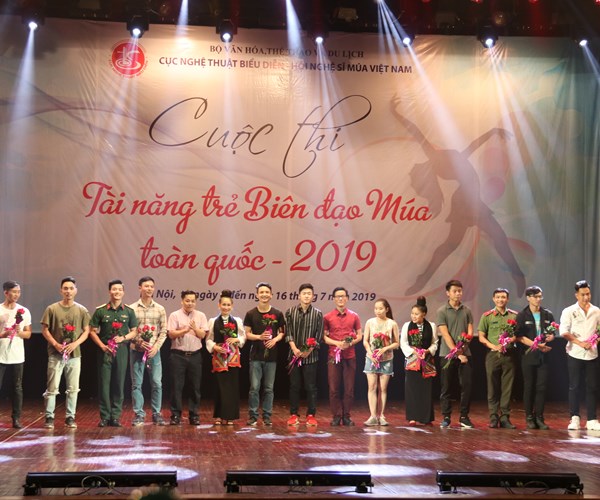 13 thí sinh lọt vào chung khảo Cuộc thi Tài năng trẻ biên đạo múa toàn quốc 2019 - Anh 1